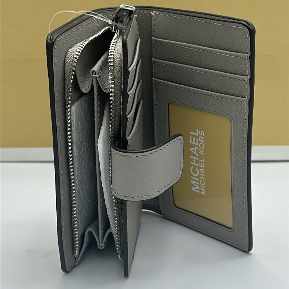 MICHAEL KORS Medium Saffiano Leather Bifold CN Wallet
PEARL GREY
NWT - Picture 12 of 14